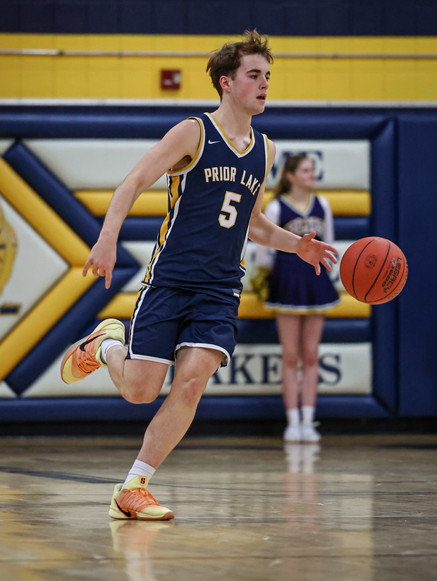 Kolby Thompson brings the ball up the court. (photo from Caty Mawing)